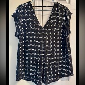 Daniel Rainn DR2 Short Sleeve Black and White Geometric Top Blouse Large V-neck